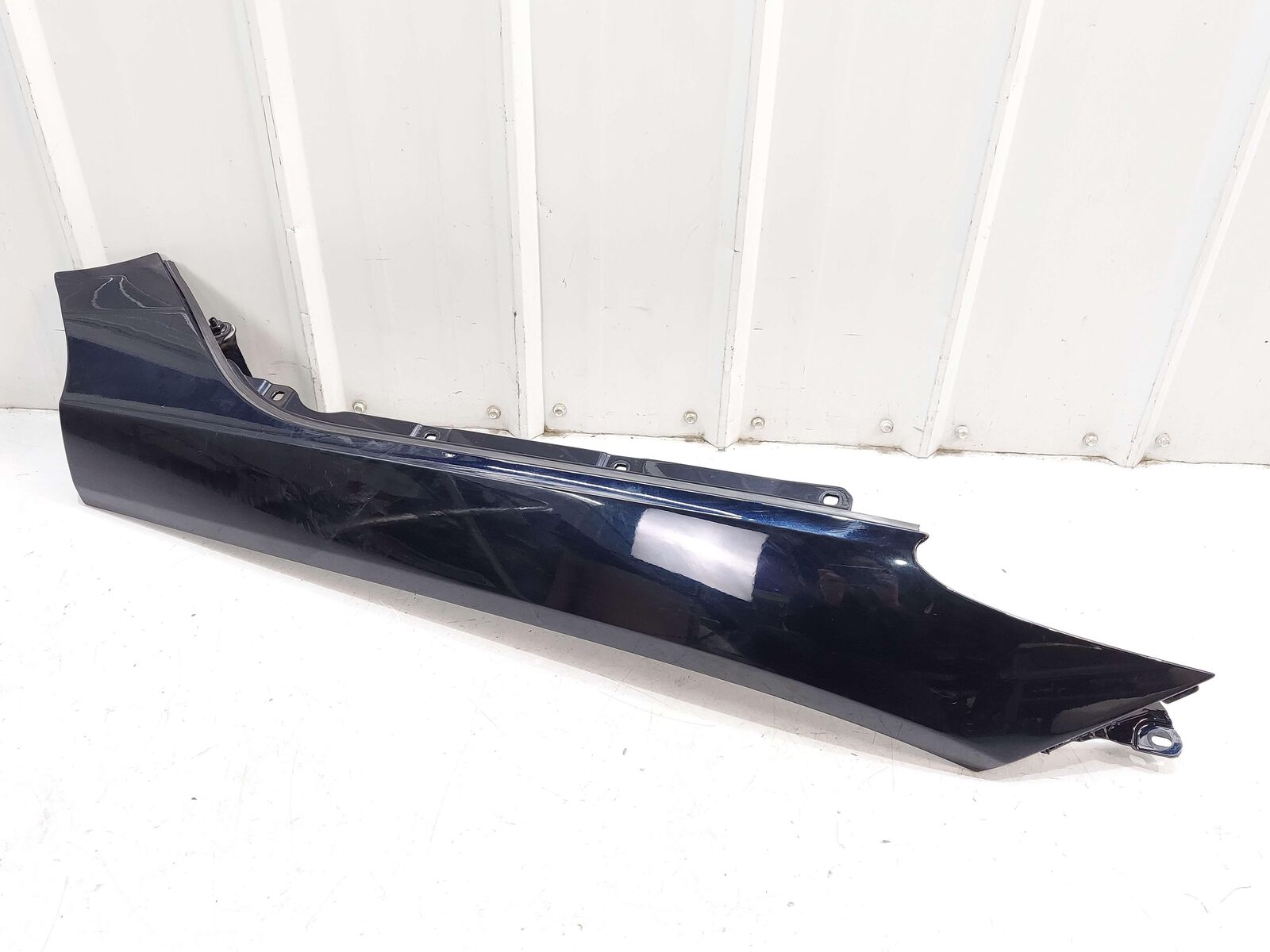 2024 ASTON MARTIN DB12 VOLANTE FRONT RIGHT FENDER UPPER ULTRAMARINE BLACK *NOTE