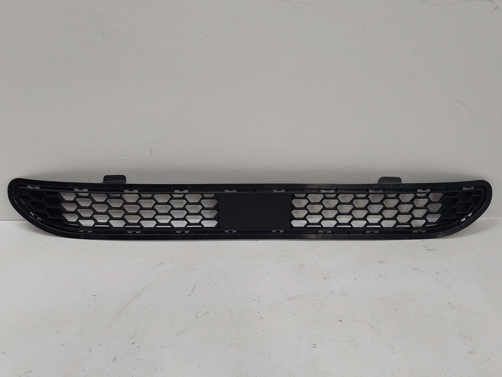 19-20 HYUNDAI SANTA FE FRONT BUMPER LOWER GRILLE ONLY 86531-S2010