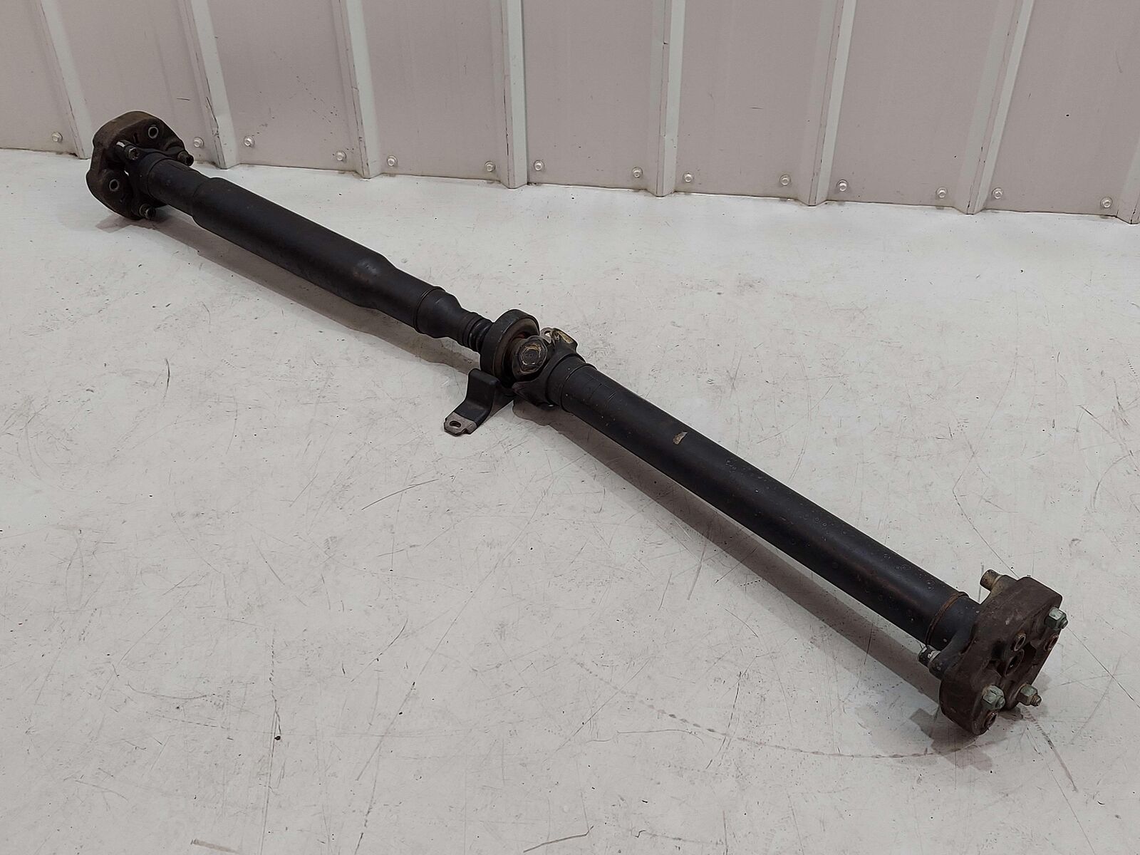 10-11 CHEVY CAMARO REAR DRIVE SHAFT 6 SPEED MANUAL SS 92236999