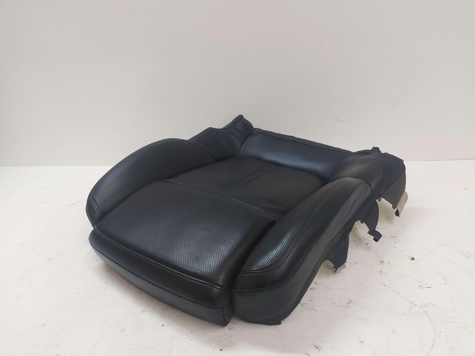 15-18 PORSCHE MACAN S 95B FRONT LEFT SEAT CUSHION COVER HEATED VENTILATION