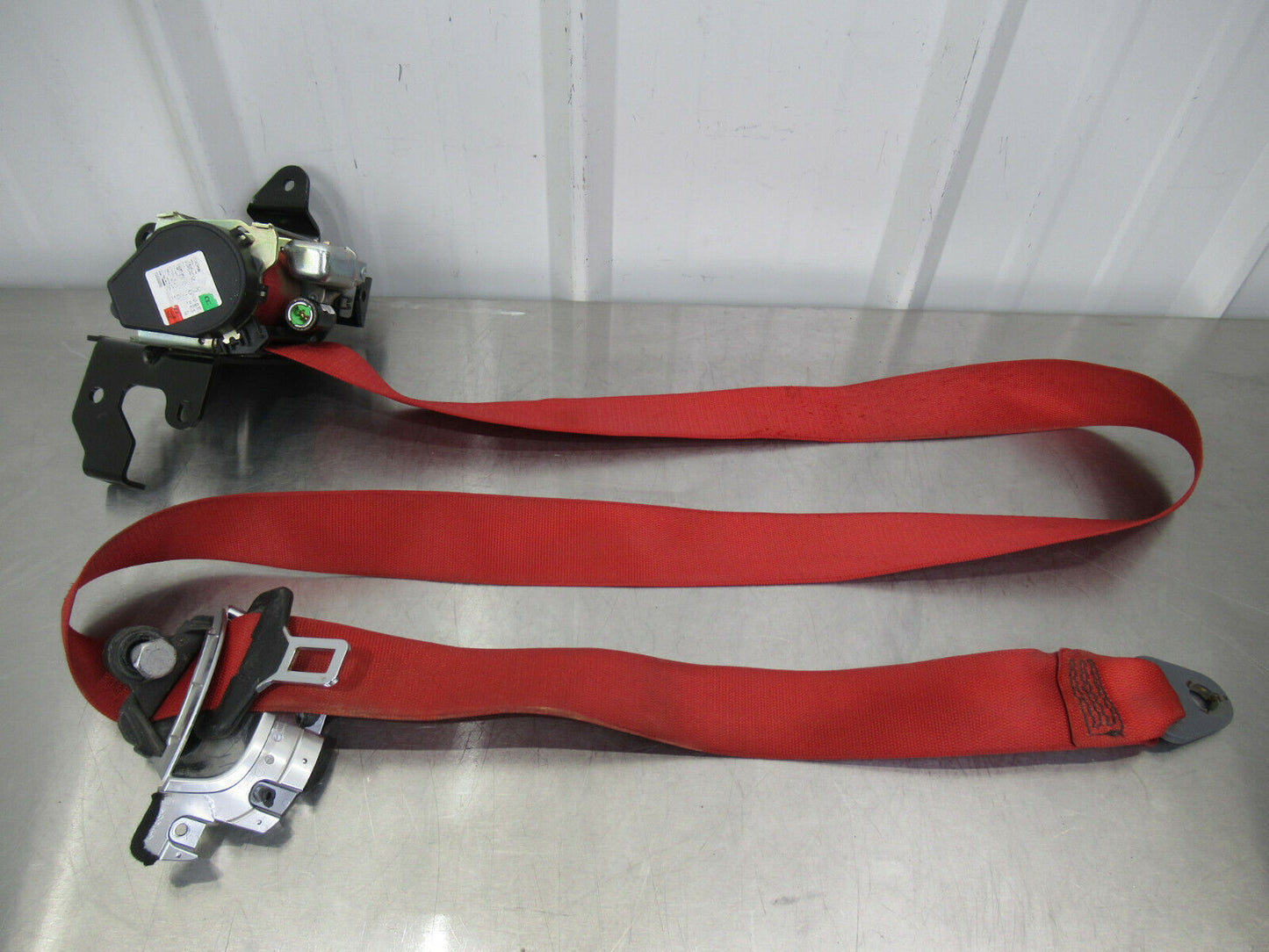 T020 2016 16 MCLAREN 570S RH RIGHT PASSENGER SEAT BELT PARTS ONLY RED 13N1993CP