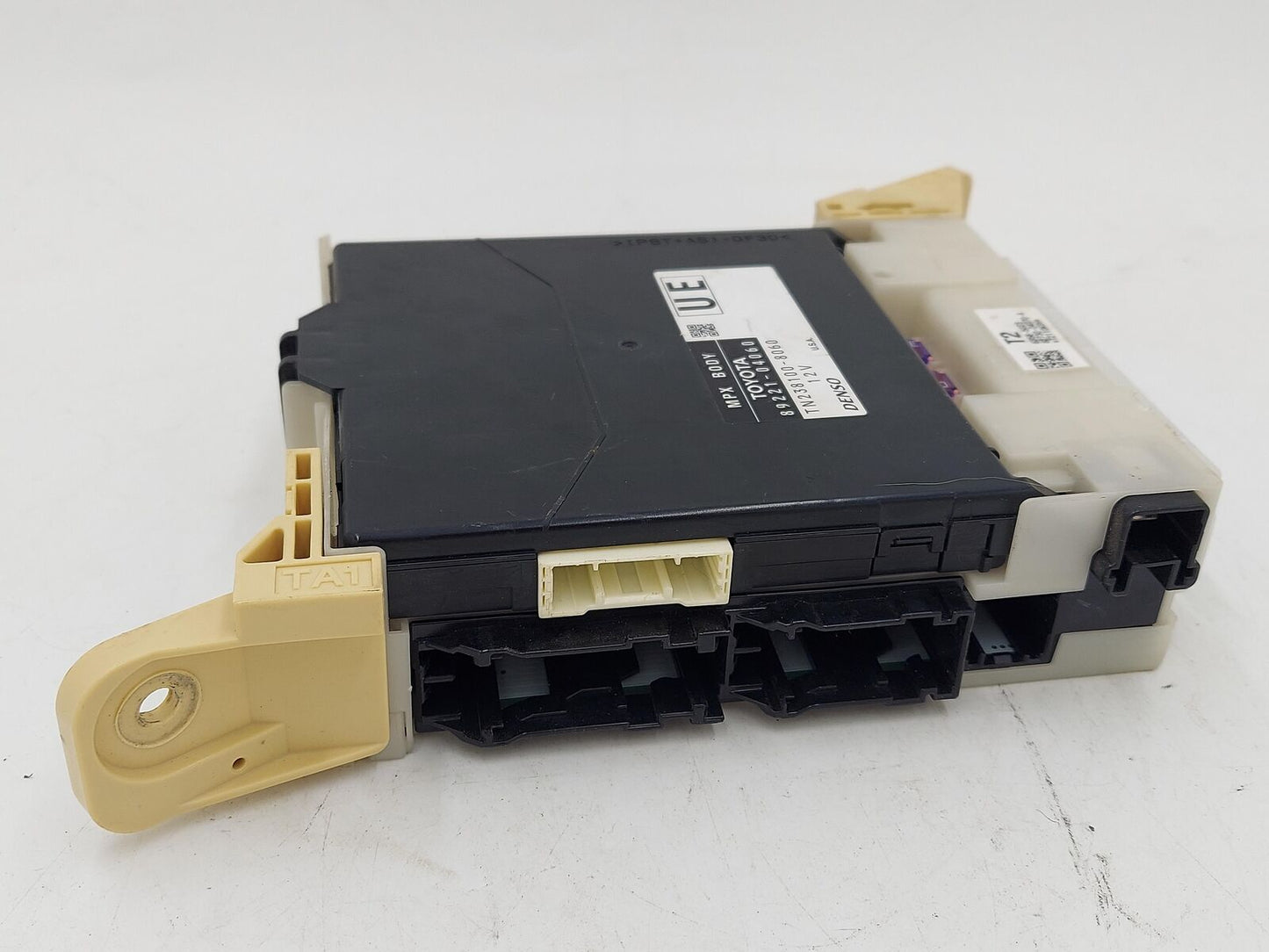 18-19 TOYOTA TACOMA MPX MULTIPLEX BODY CONTROL MODULE W/ FUSE BOX 89221-04060