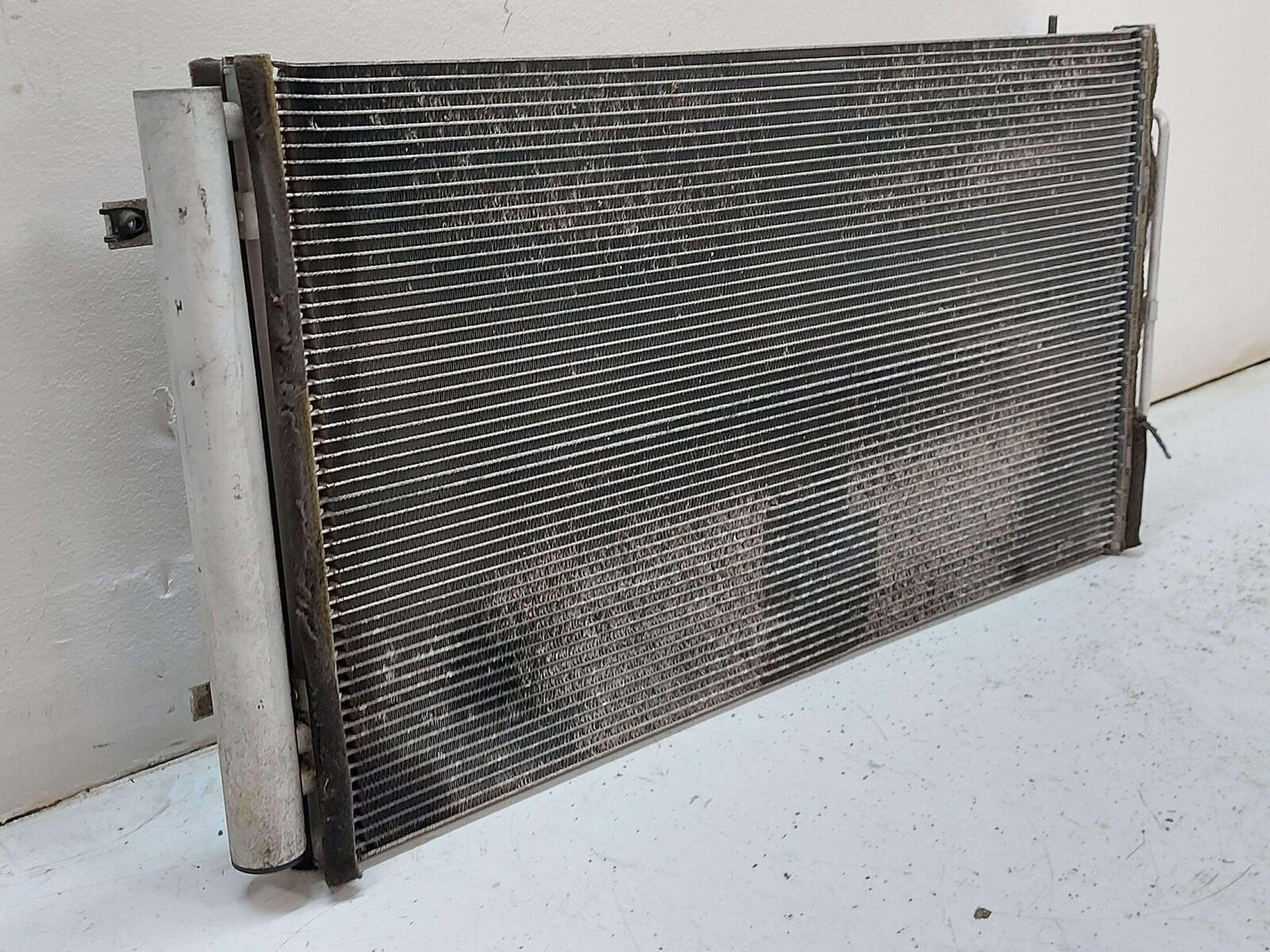 09-11 HYUNDAI GENESIS AC A/C AIR CONDITIONING CONDENSER 976063M170 *FINS BENT*