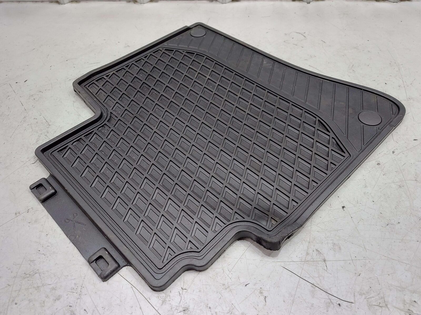 2019 MERCEDES S-CLASS S560 W222 FLOOR MAT OEM BLACK RUBBER MAT SET *WORN/GOUGES*