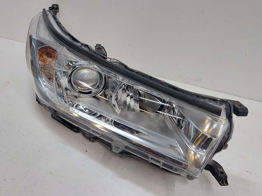 17-19 TOYOTA HIGHLANDER FRONT RIGHT HEADLIGHT HEADLAMP 811100E330