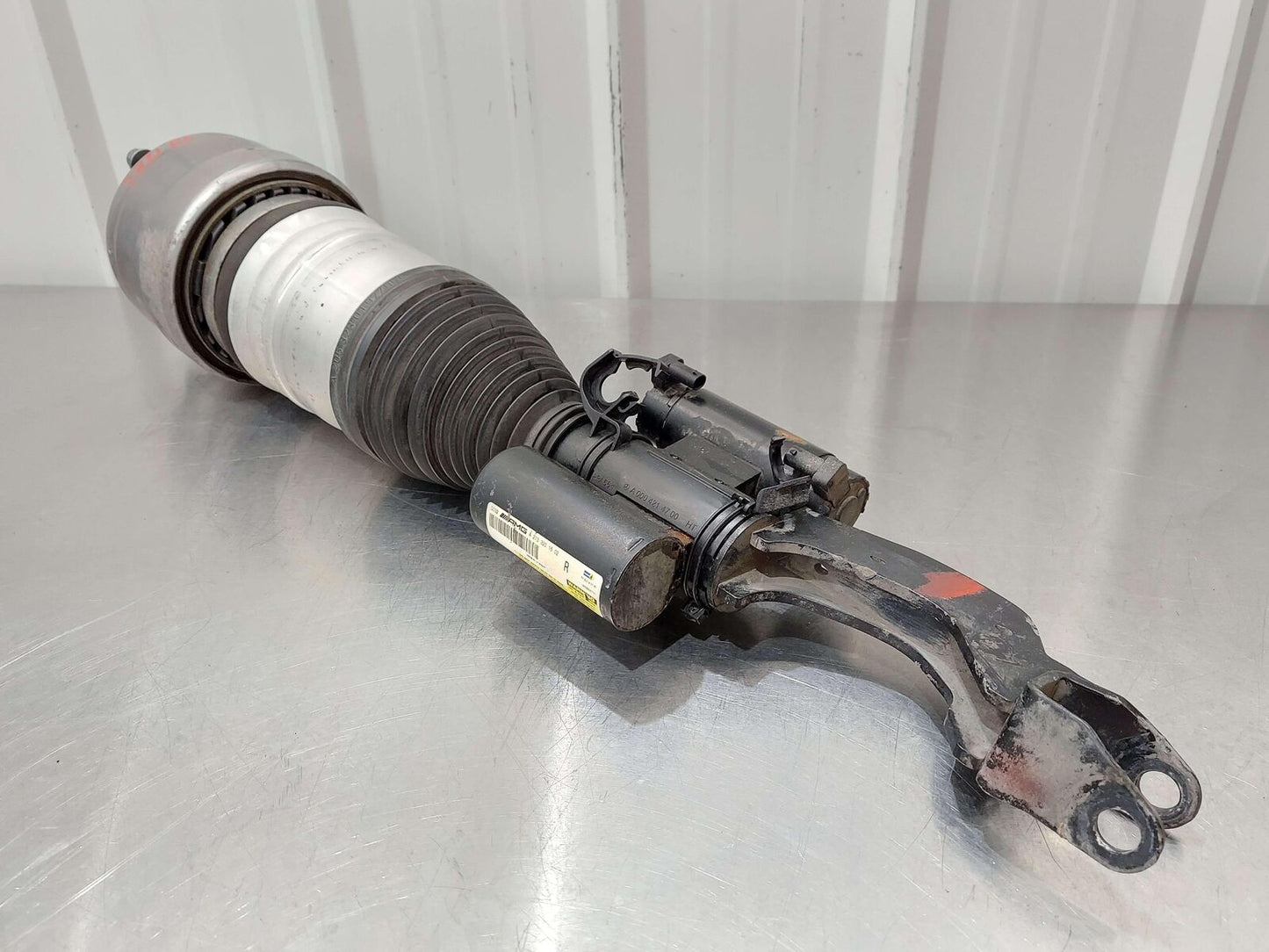 18-19 Mercedes E63s AMG W213 Front RH Right Strut Air Suspension AWD A2533200801