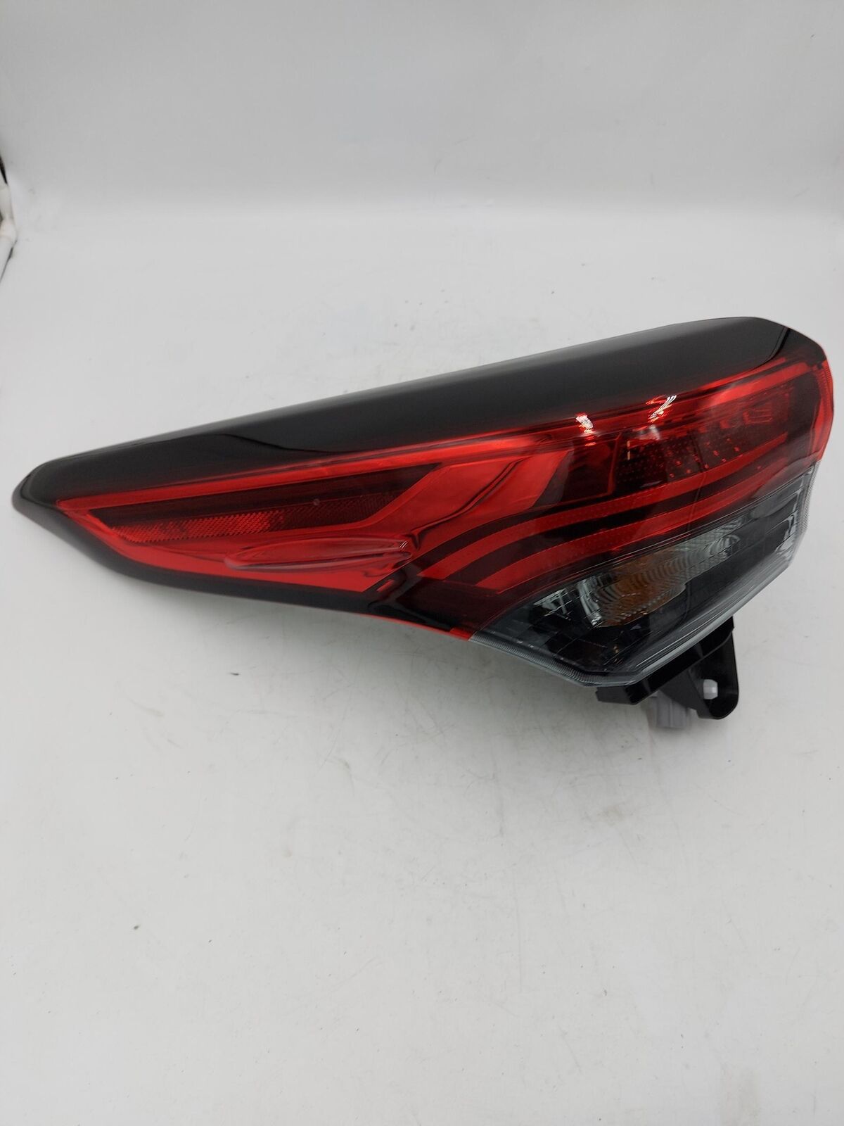 20-22 Toyota Highlander LH Left Tail Light *Chipped On Inner Edge* 81560-0E230