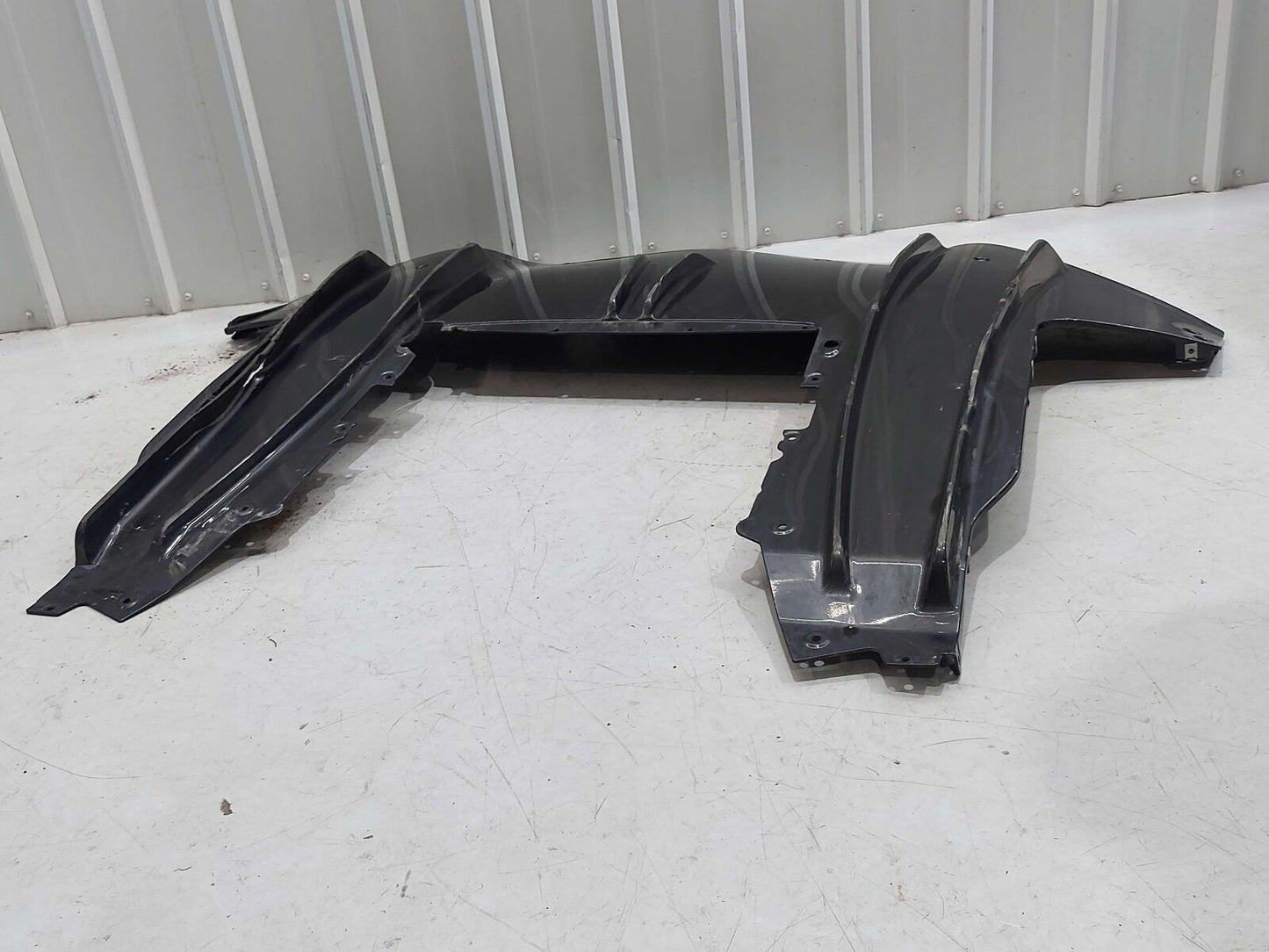 2021 MCLAREN GT REAR BUMPER LOWER DIFFUSER *CRACKED HOLES SCRATCHES* 22AC390GP