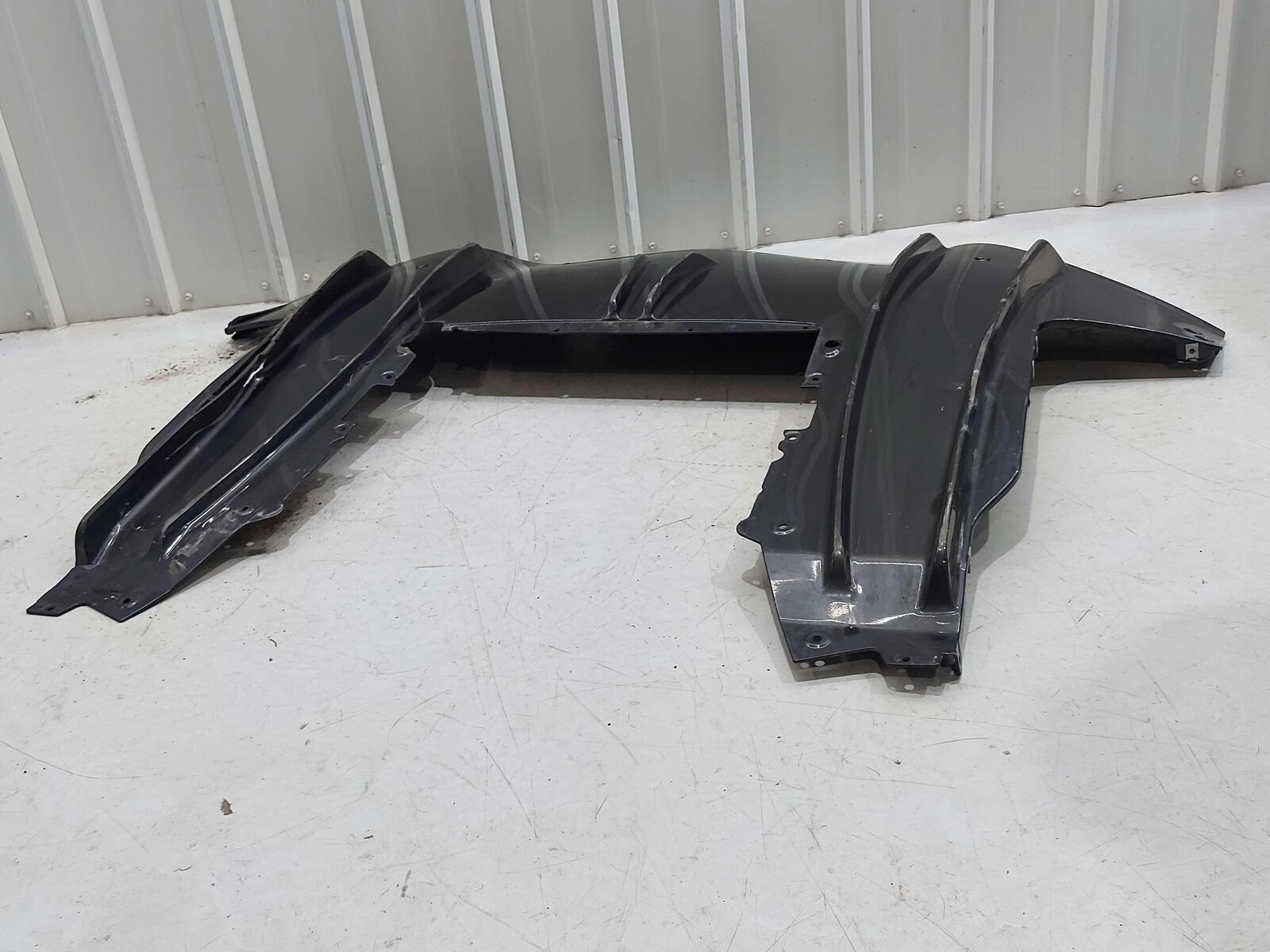 2021 MCLAREN GT REAR BUMPER LOWER DIFFUSER *CRACKED HOLES SCRATCHES* 22AC390GP