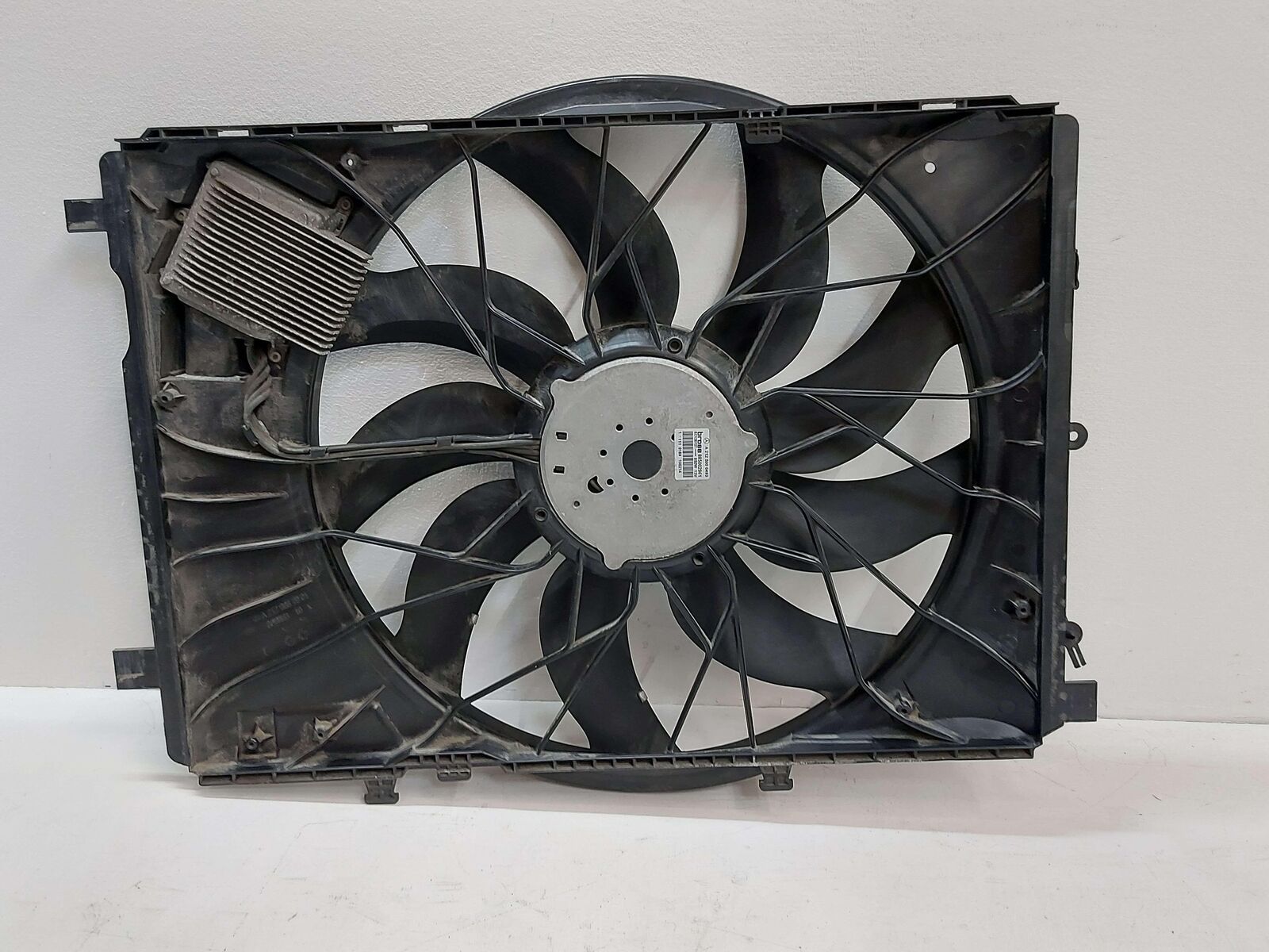 12-18 Mercedes W218 CLS63S AMG ELECTRIC COOLING FAN MOTOR 5.5L A2129061002