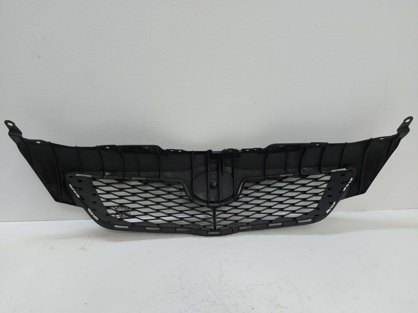 09-10 TOYOTA COROLLA GRILL GRILLE S 53111-02450 *SCRATCHES CHIPS*