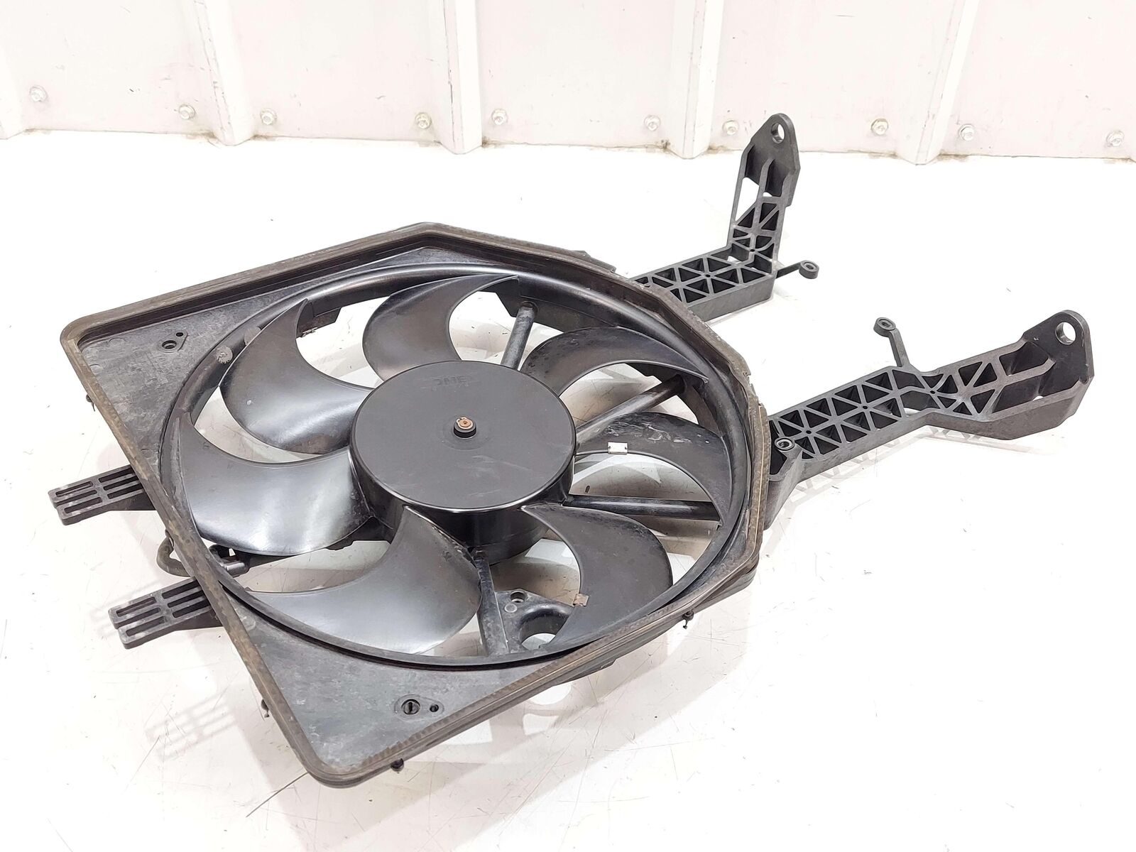 2017 MCLAREN 570S RIGHT ELECTRIC COOLING FAN MOTOR 13L0208CP *DEFORMED TRIM*