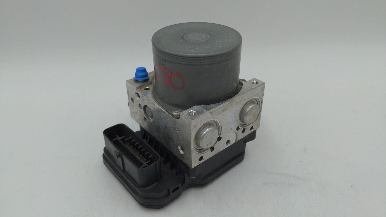 16-18 TOYOTA RAV-4 Anti Lock Brake Module ABS Pump 445400r221 pre-crash sys