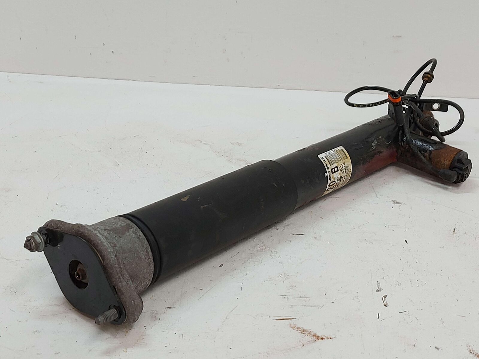 14-18 Mercedes W218 CLS63S AMG REAR RIGHT STRUT SHOCK ABSORBER A2183202030