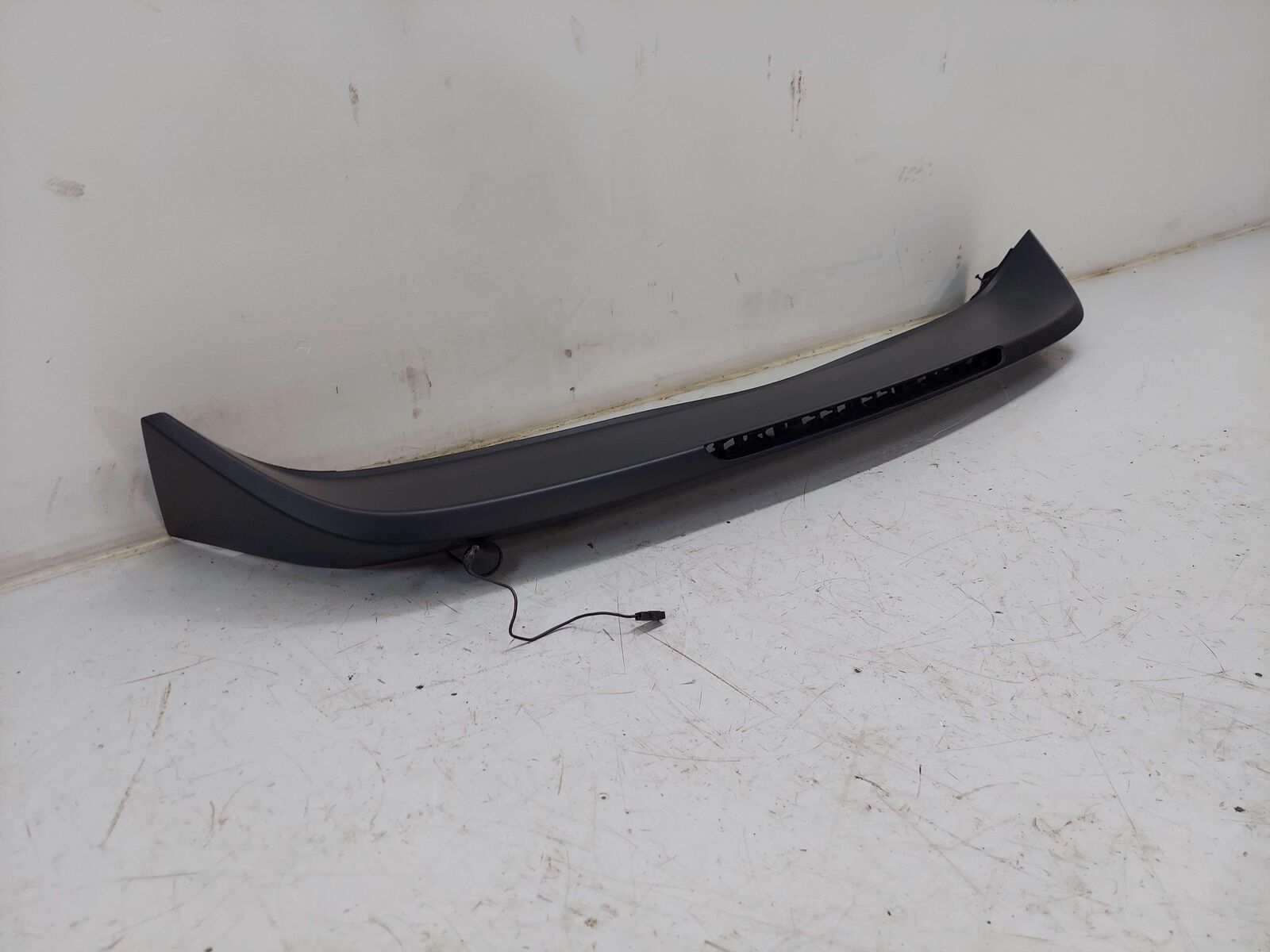 15-18 PORSCHE CAYENNE 958.2 SE HYBRID REAR SPOILER JET BLACK METALLIC 2T