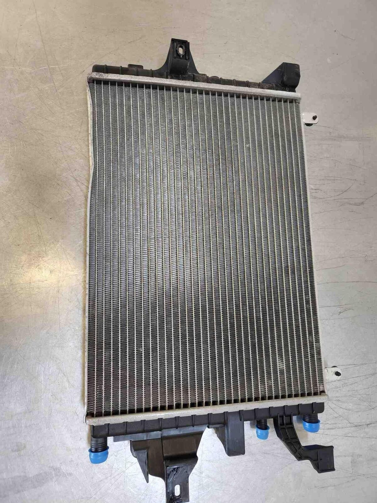 10-19 JAGUAR XJ FRONT Radiator 9W83-8K230-AB 4K KM's