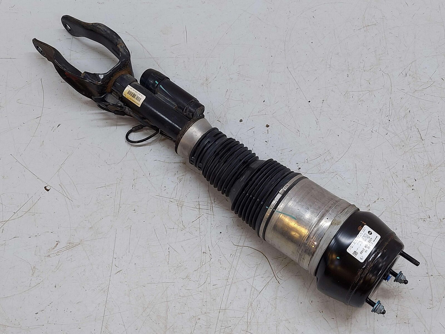 16-19 MERCEDES GLE63S AMG W166 FRONT RH RIGHT AIRMATIC AIR STRUT A2923202400 