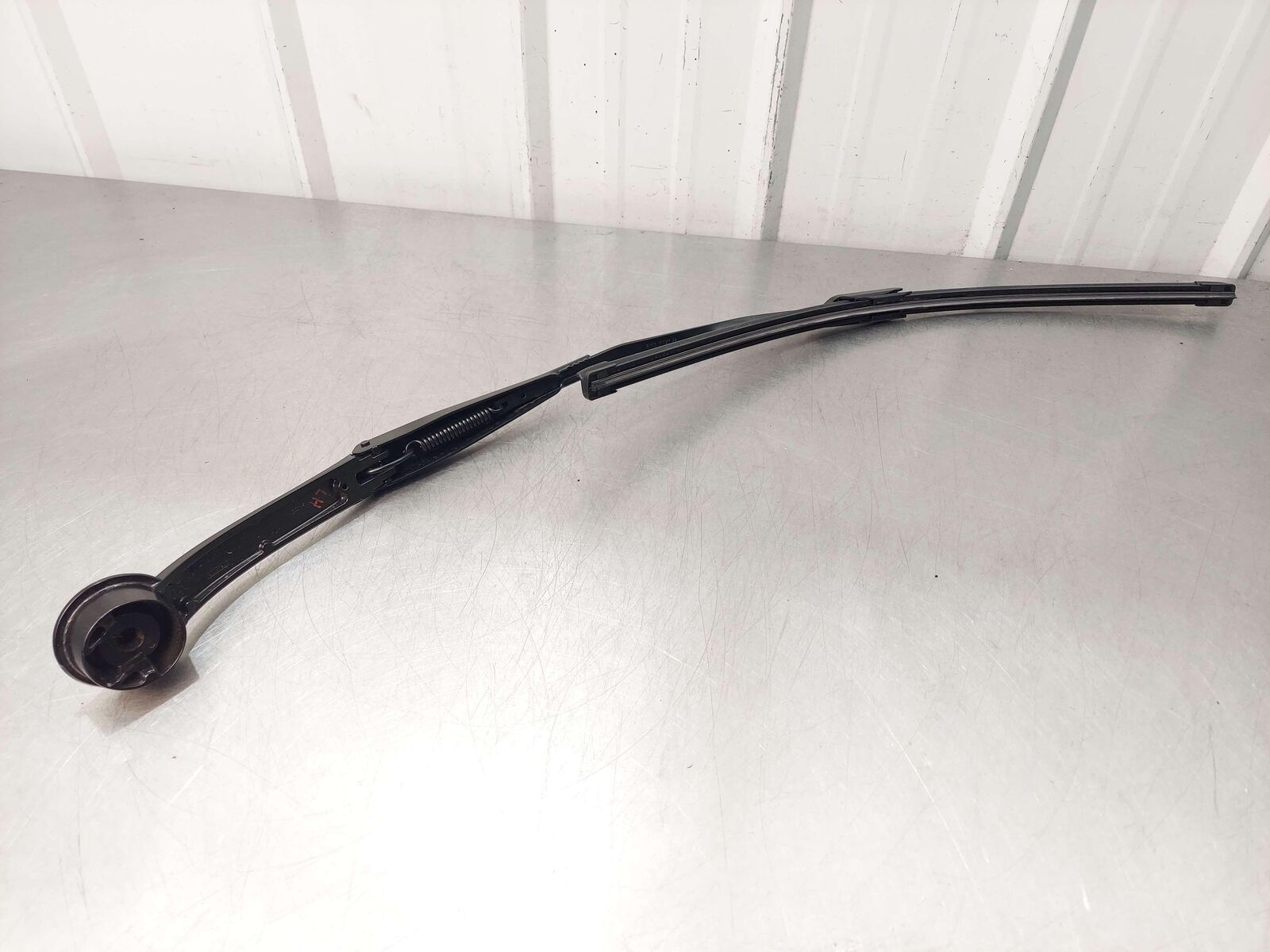 2024 ASTON MARTIN DB12 VOLANTE LEFT WIPER ARM RY53-17529-AA *SCUFFED*