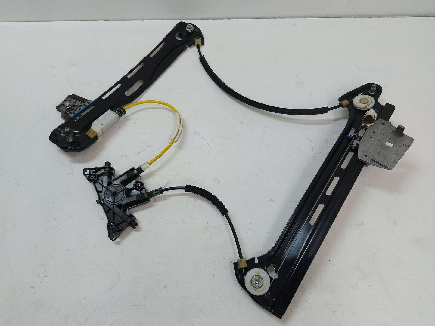 12-18 Mercedes W218 CLS63s AMG REAR LEFT DOOR WINDOW GLASS REGULATOR 918245100