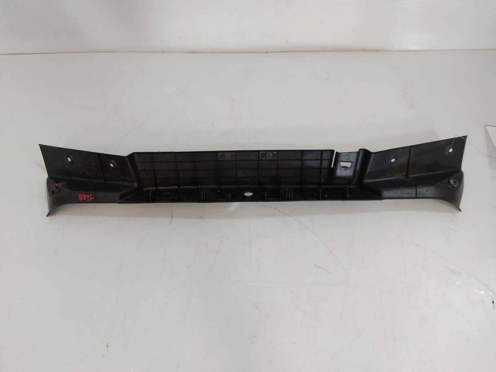 04 CADILLAC XLR Trunk Sill Trim 15147014 *PAINT SPLATTER*