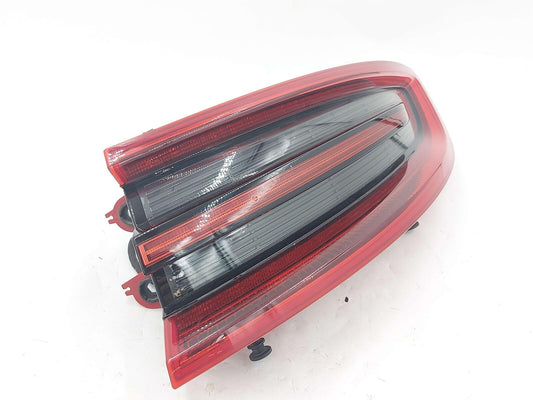 15-18 PORSCHE MACAN S 95B RIGHT TAIL LIGHT LAMP LED OUTER QUARTER MOUNT