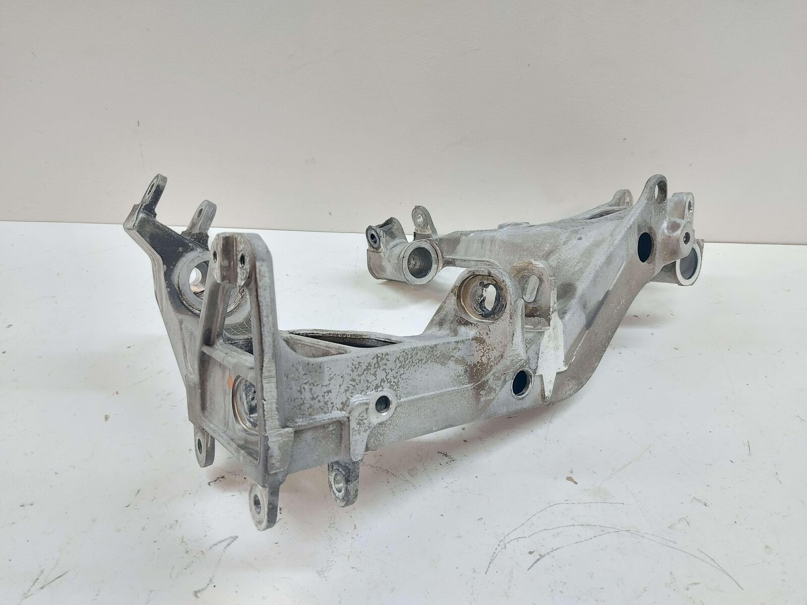 07-13 PORSCHE 911 997 TURBO REAR RIGHT SUB FRAME CARRIER BRACKET *NOTES* AWD