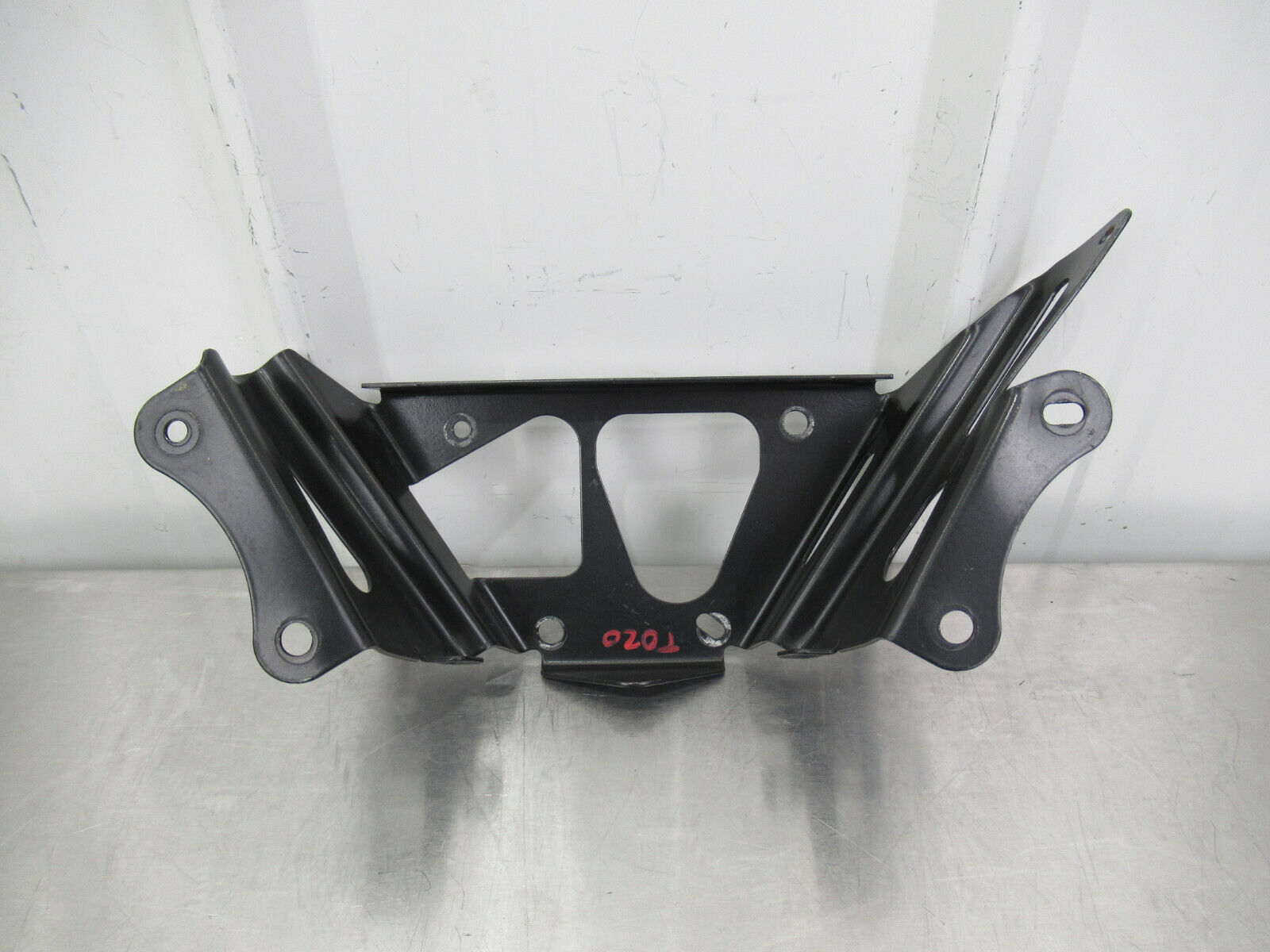 T020 2016 16 MCLAREN 570S COOLANT BOTTLE RESERVOIR MOUNT BRACKET #25 BENT