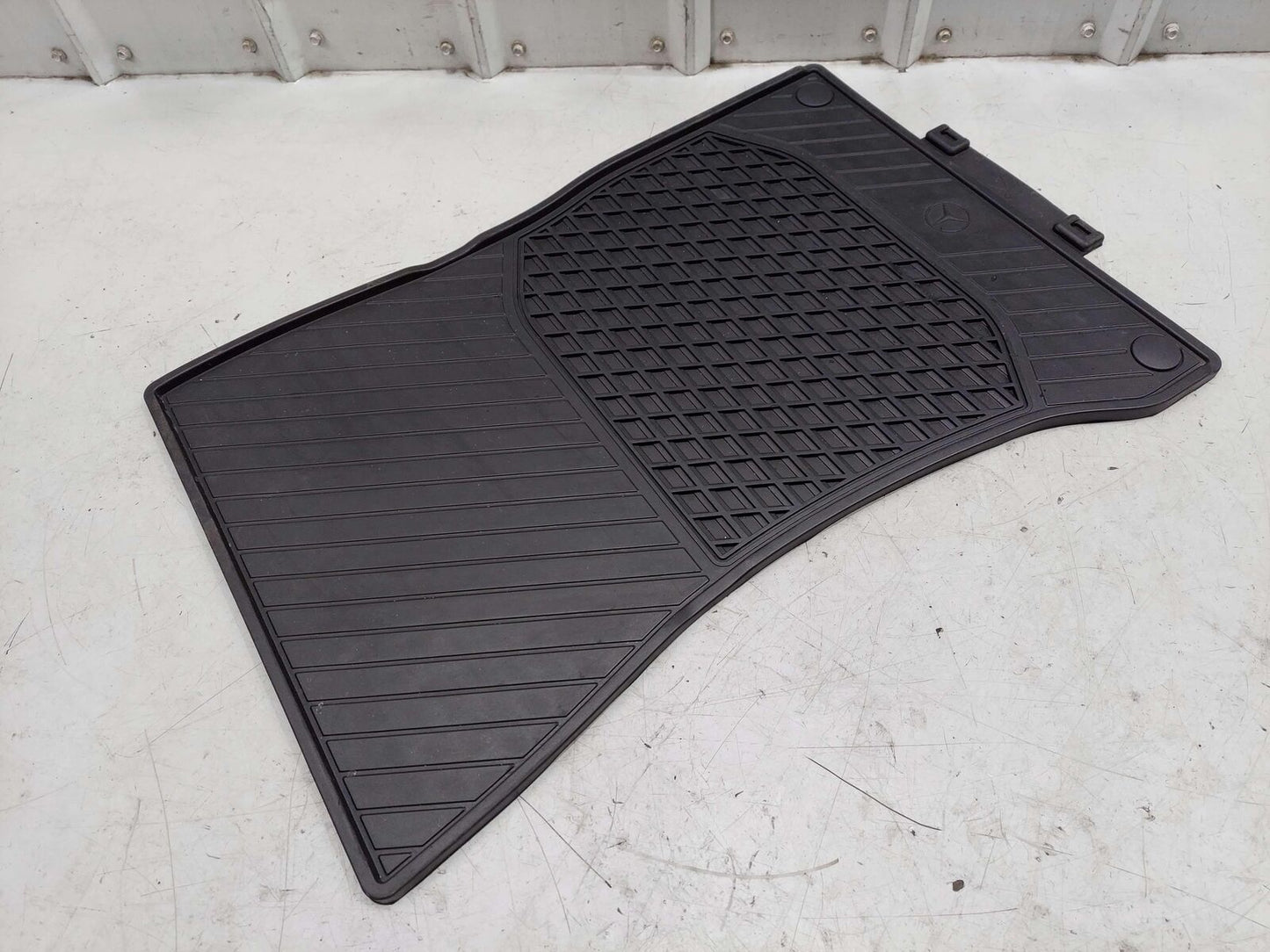 2019 MERCEDES S-CLASS S560 W222 FLOOR MAT OEM BLACK RUBBER MAT SET *WORN/GOUGES*