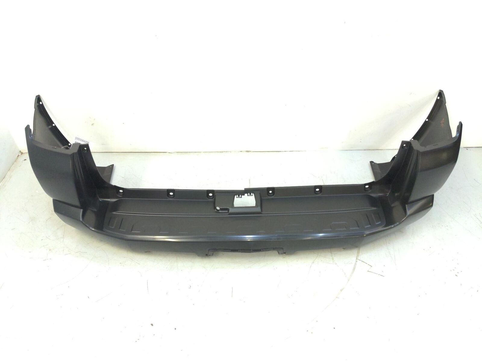 21 TOYOTA 4RUNNER REAR Bumper Cover *Split Behind Lid Latch Hole* 52159-35922