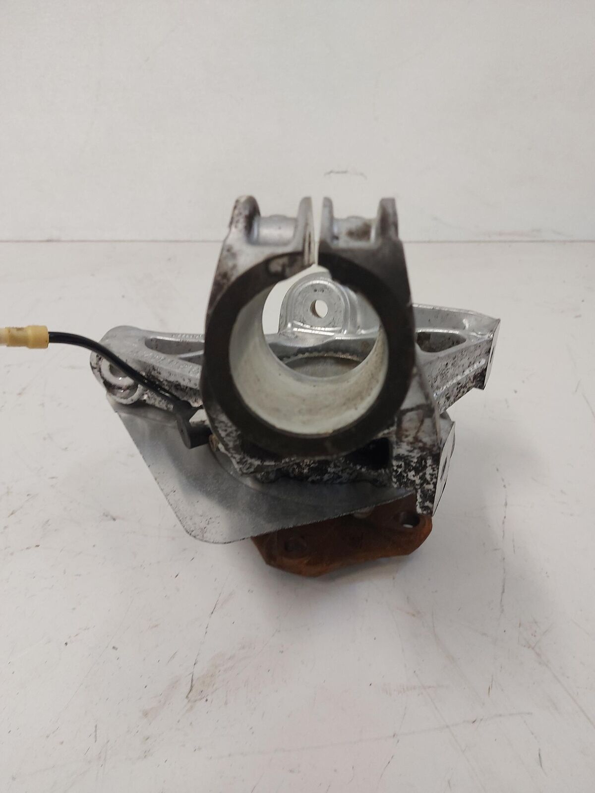 99-05 Porsche 911 996 Carrera FRONT LEFT SPINDLE KNUCKLE HUB RWD 99634165711