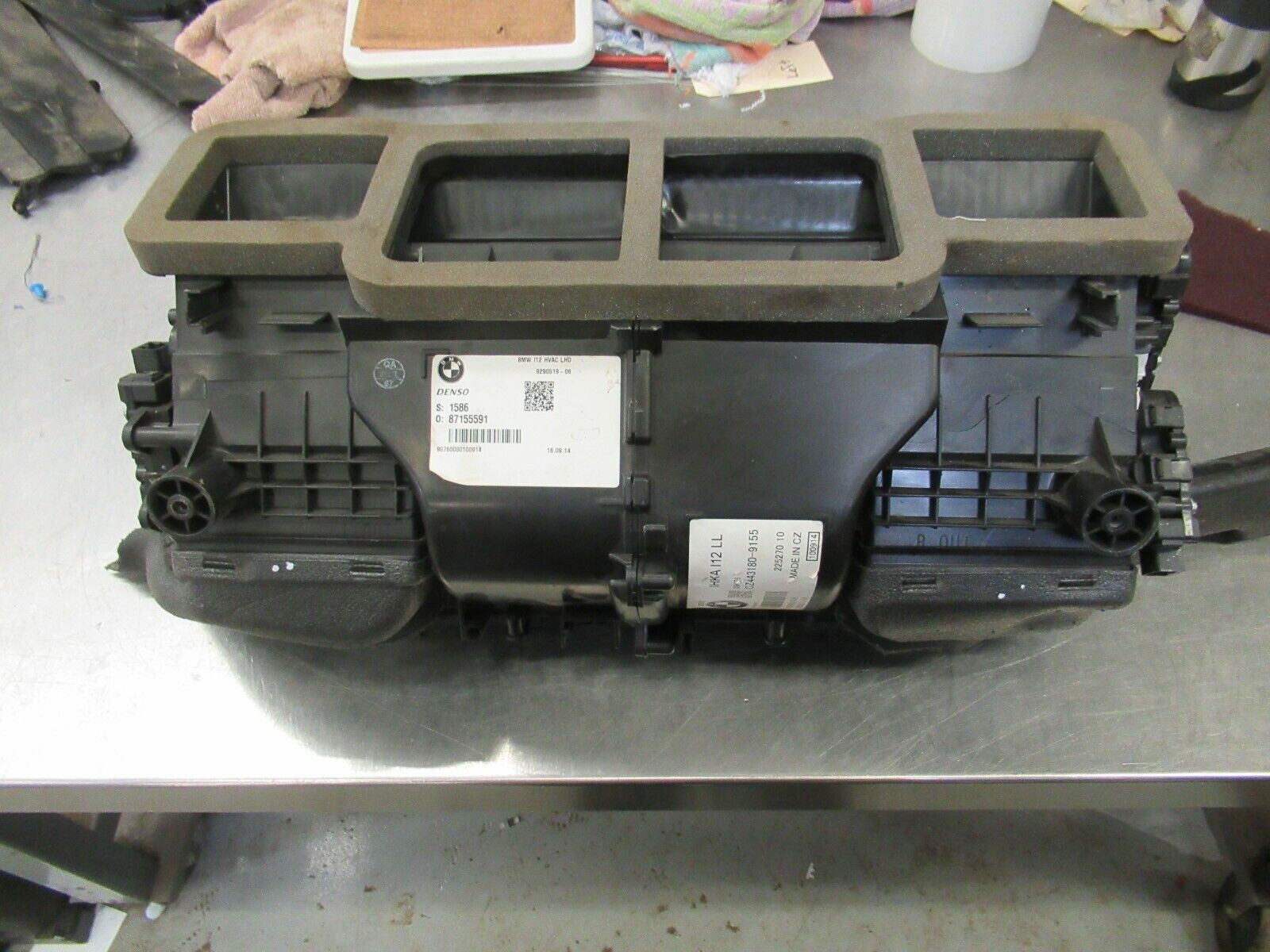 P018 BMW 2014-17 i8 CLIMATE HEATER HOUSING BOX, BROKEN, PARTS ONLY 64119335271	