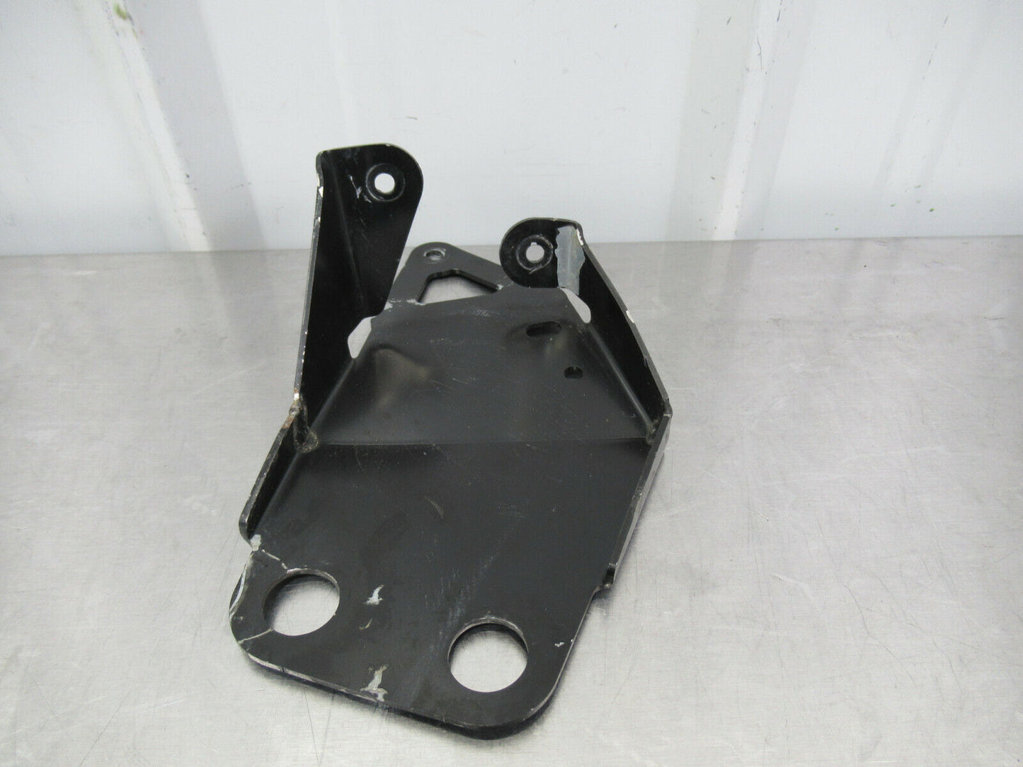 T020 2016 16 MCLAREN 570S RH RIGHT UPPER RADIATOR MOUNT BRACKET #22 13L0206CP