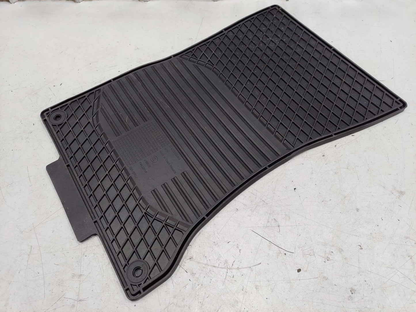 2019 MERCEDES S-CLASS S560 W222 FLOOR MAT OEM BLACK RUBBER MAT SET *WORN/GOUGES*