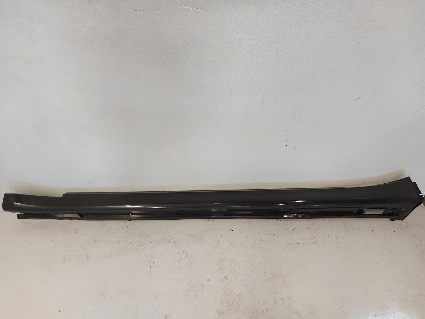 10-13 Porsche Panamera LH Left Rocker Panel Side Skirt Moulding Black *crack*