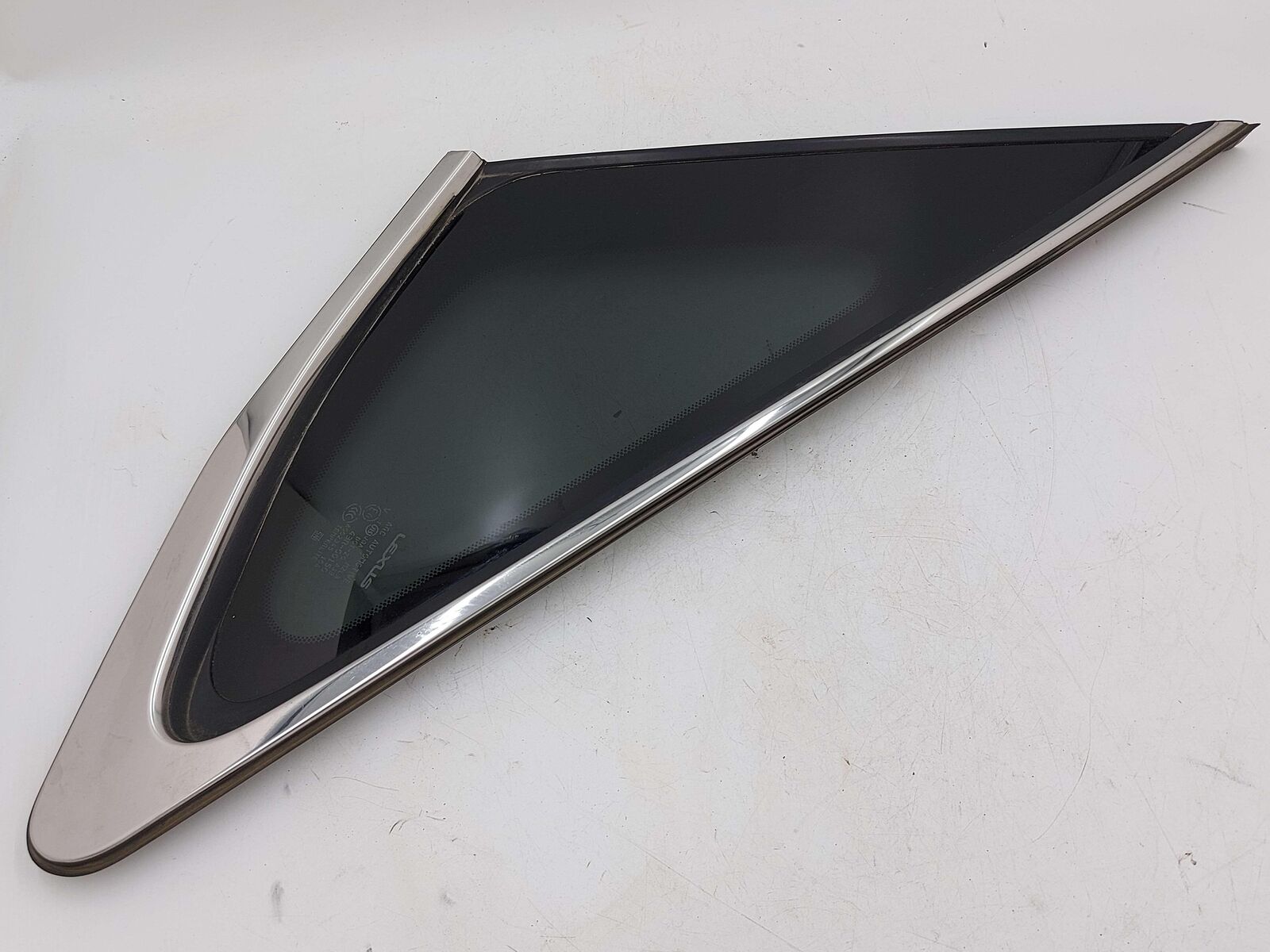 10-15 LEXUS RX350 LEFT QUARTER WINDOW GLASS W/ CHROME MOULDING *PITTING*