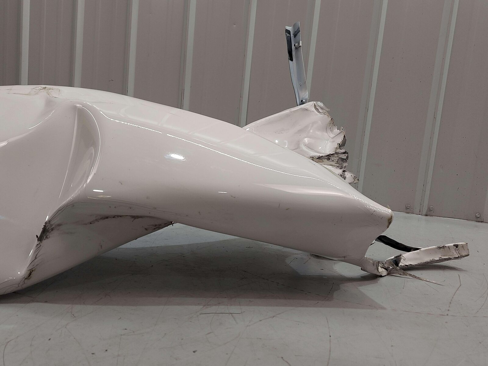 05-06 FORD GT GT40 SUPERCAR LH LEFT FENDER WHITE *DAMAGED CRUSHED MANGLED* OEM