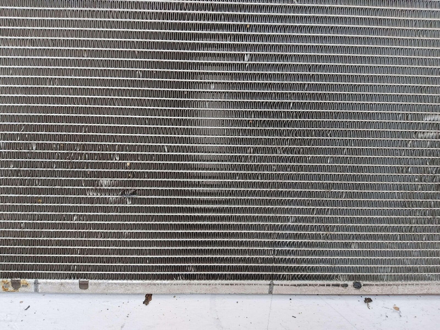 04-10 TOYOTA SIENNA AC A/C AIR CONDITIONING CONDENSER 640405 *FINS BENT*