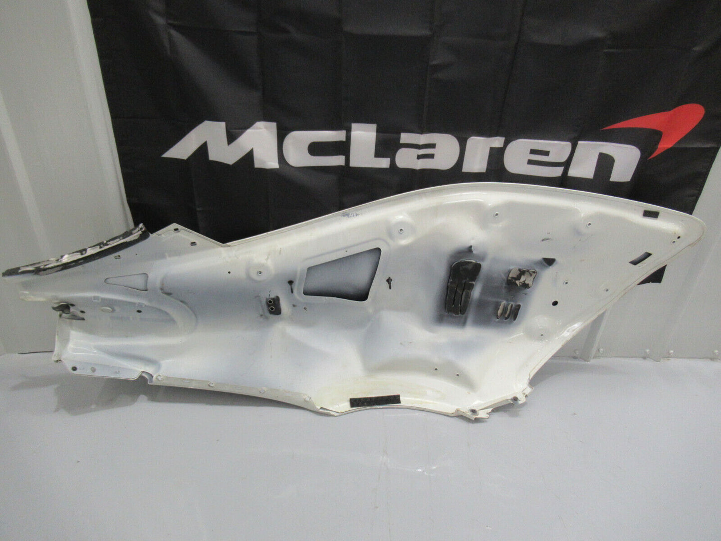 T020 2016 16 MCLAREN 570S RH RIGHT UPPER QUARTER PANEL REAR FENDER DAMAGED