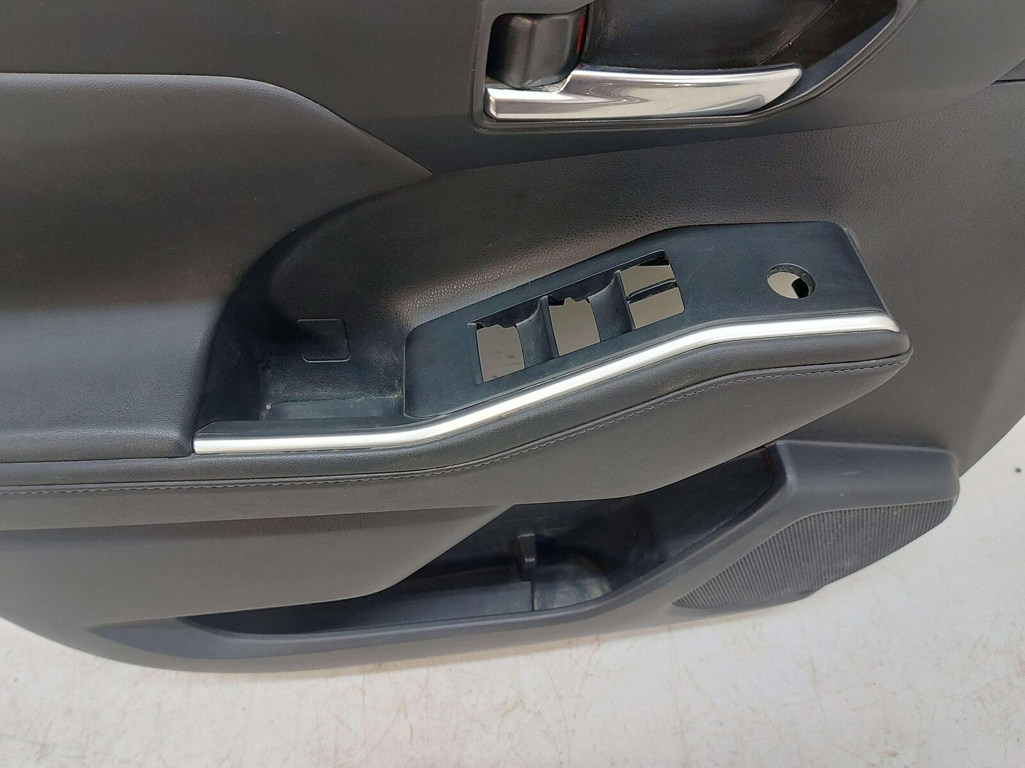 20-23 TOYOTA HIGHLANDER FRONT LEFT DOOR TRIM PANEL HYBRID XLE BLACK EB20