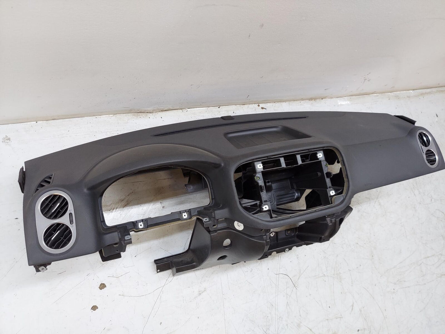 09-11 VW Tiguan Dash Panel Black Trim TW With Vents 5M1858296 5N1858295