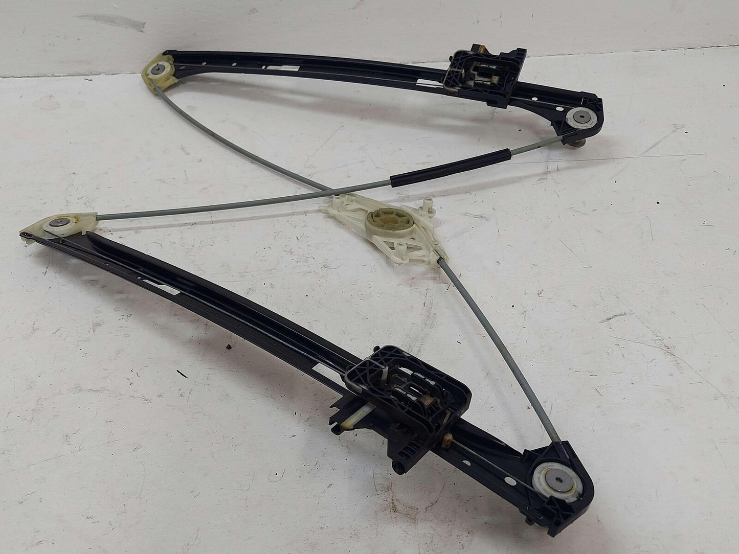 15-19 PORSCHE MACAN S 95B FRONT LEFT DOOR WINDOW GLASS REGULATOR 95B837461