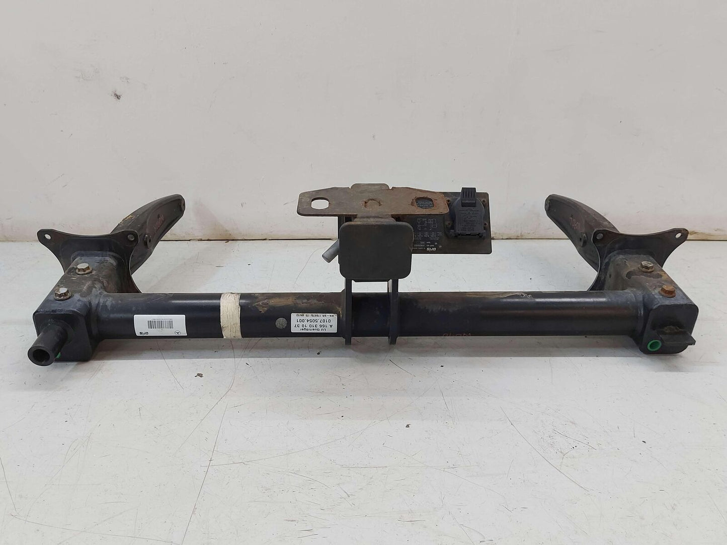 12-15 MERCEDES ML350 W166 REAR BUMPER TOW TOWING TRAILER HITCH BAR A1663101037