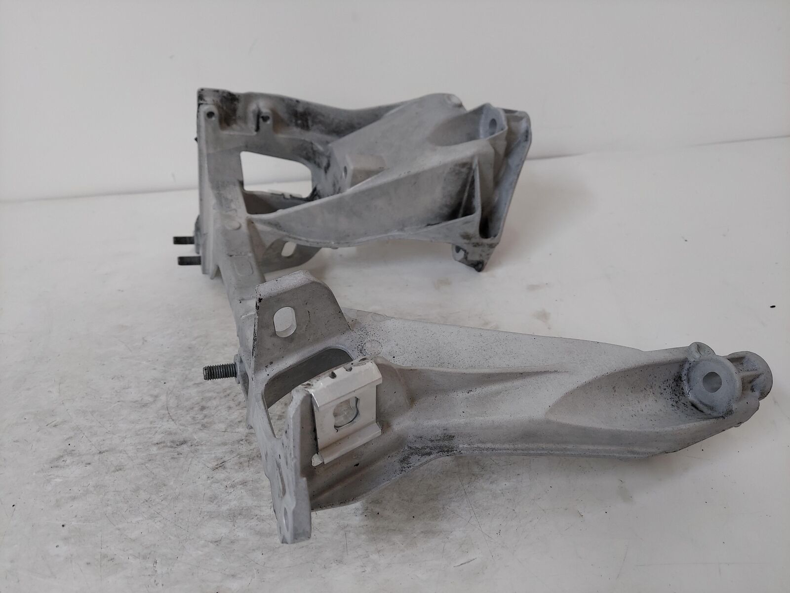 14-19 PORSCHE CAYMAN 718 REAR RIGHT SUB FRAME CROSSMEMBER SIDE END SECTION