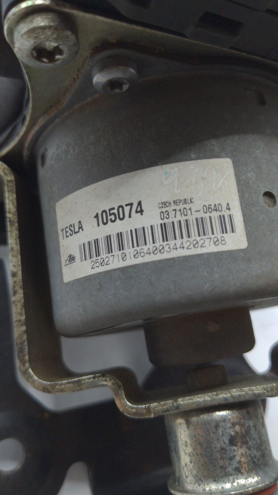 2014 TESLA S BRAKE SERVO BOOSTER VACUUM PUMP 105074