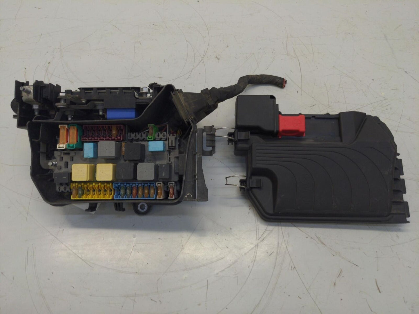 13-16 Mercedes B250 Engine Fuse Box A2465410905 A2465400182 Fits Canada Car Only