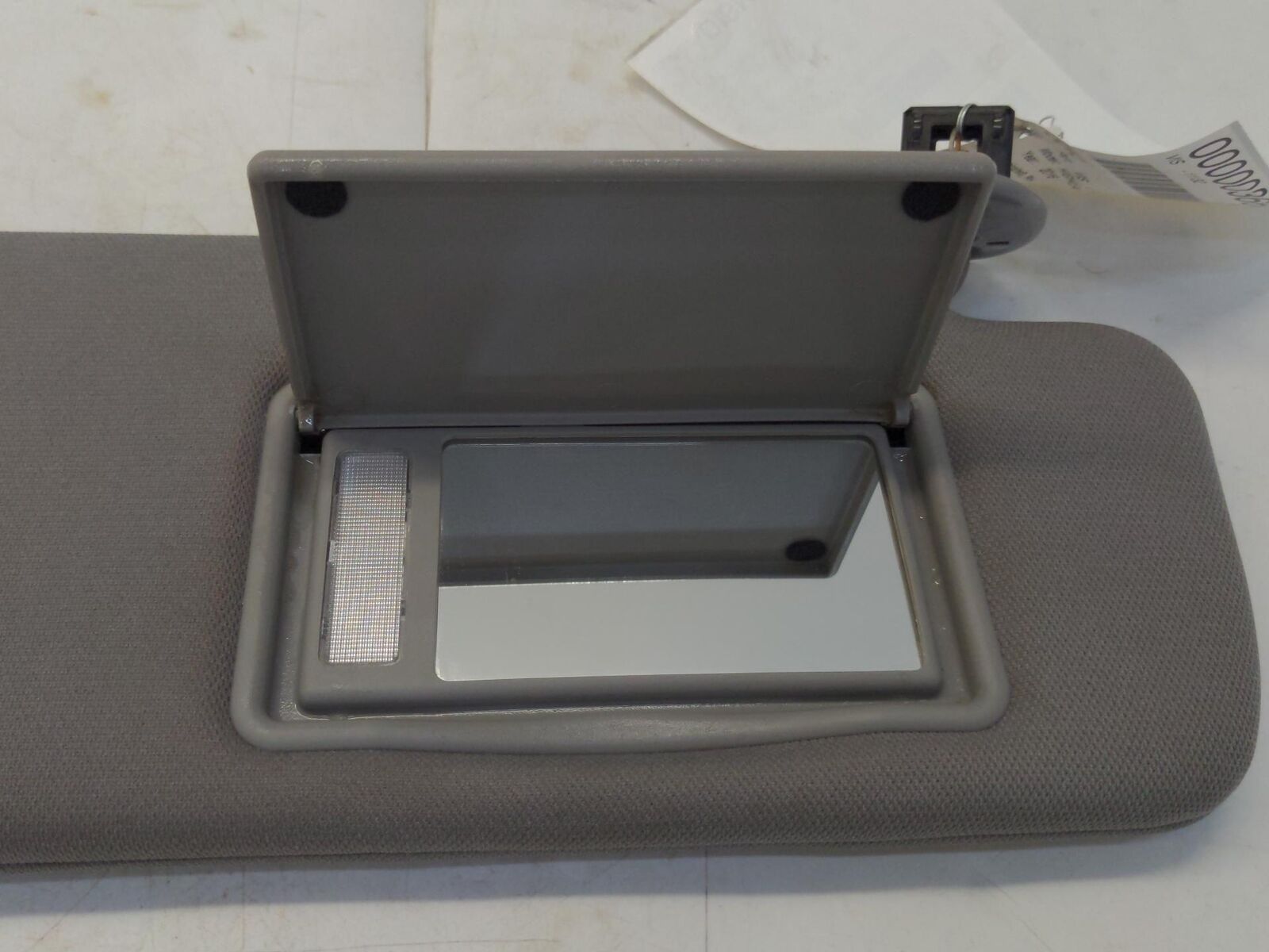 14-19 TOYOTA HIGHLANDER RIGHT SUN VISOR GREY ILLUMINATED