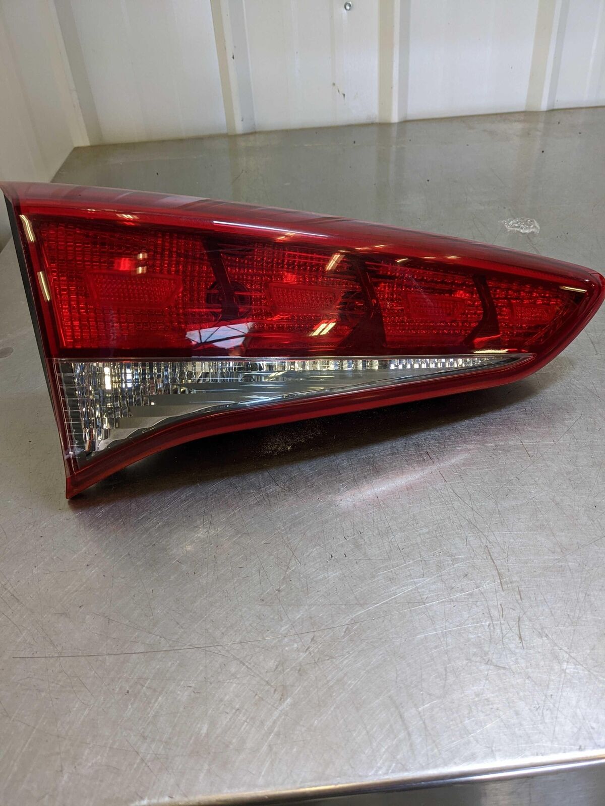 16-18 HYUNDAI TUCSON LH LEFT TAIL LIGHT INCANDESCENT