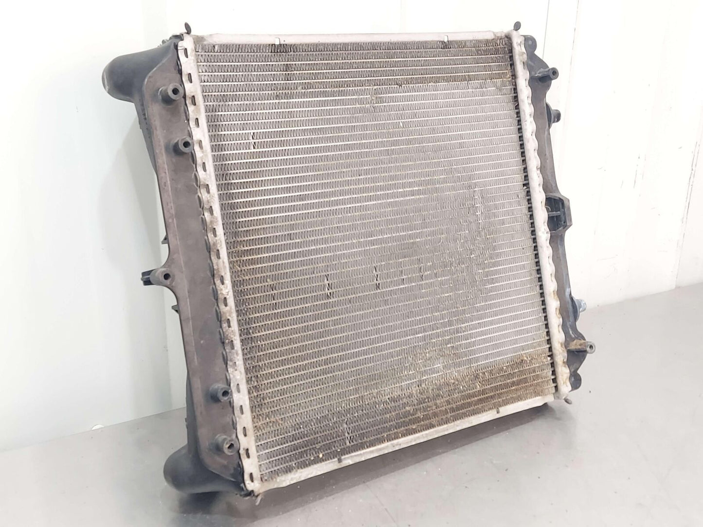 99 00 01 02 03 04 05 PORSCHE 911 996 CARRERA LEFT COOLANT RADIATOR 99610613151