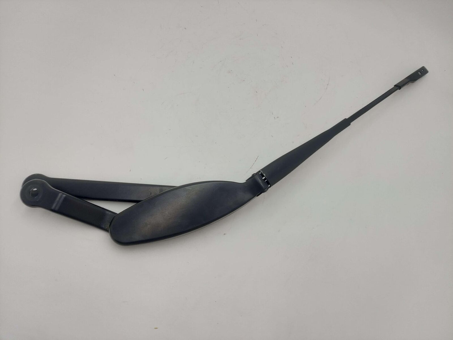 15-23 MERCEDES C63S AMG W205 SEDAN RIGHT WIPER ARM A2058240119