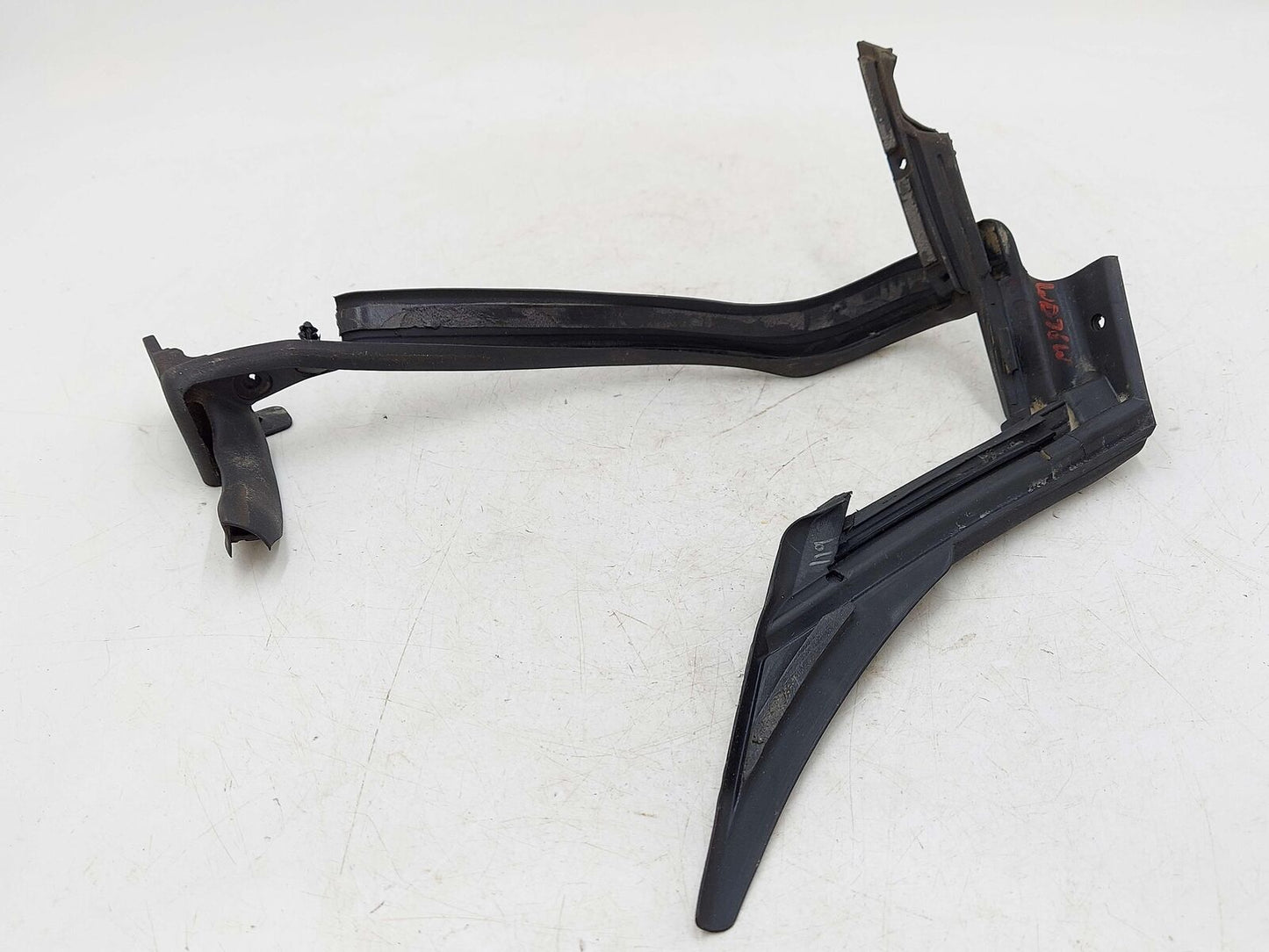 2018 Mclaren 570s RH Right A Pillar Door Weather Strip Moulding 13A4988CP